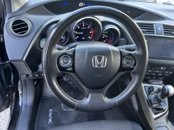 Honda Civic Tourer 2017 - 15900 EUR, 115000 km - AUTO.MOTO.pt - 115000km - foto 15 de 18