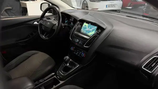 Ford Focus 2018 - 9990 EUR, 168157 km - AUTO.MOTO.pt - 168157km - foto 17 de 33