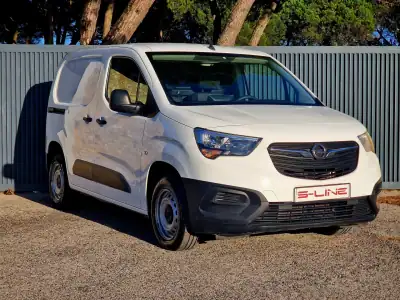 Opel COMBO 2022 - 15990 EUR, 55209 km - AUTO.MOTO.pt - 55209km - foto 2 de 15