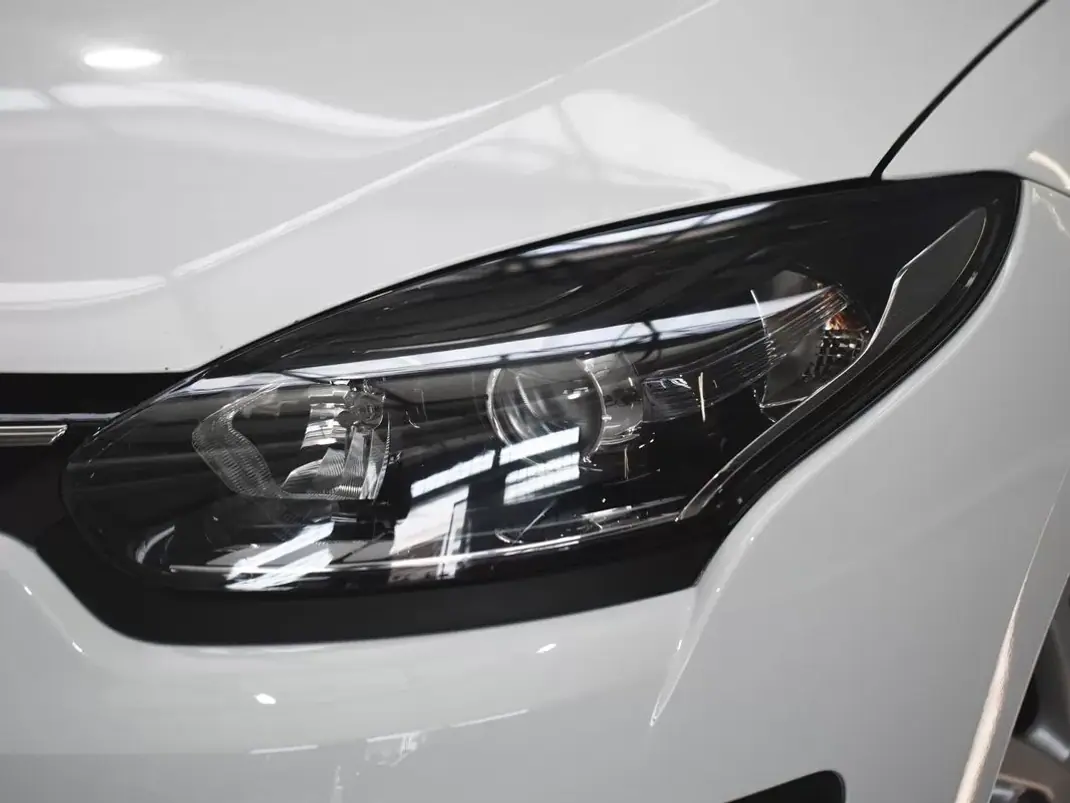 Renault Mégane Sport Tourer 2016 - 9990 EUR, 92644 km - AUTO.MOTO.pt - 92644km - foto 9 de 19