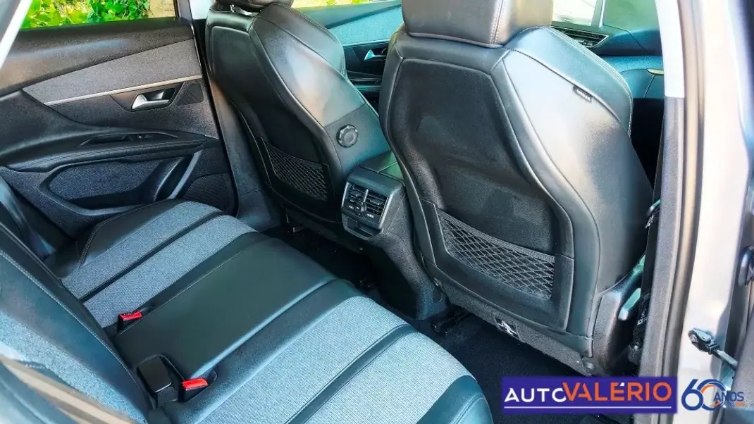 Peugeot 3008 2019 - 20950 EUR, 75140 km - 75140km - foto 33 de 39