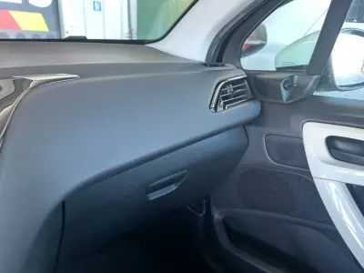 Peugeot 208 2014 - 9900 EUR, 73804 km - 73804km - foto 23 de 29
