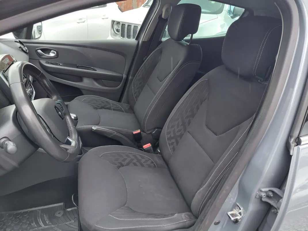 Renault Clio 2019 - 12250 EUR, 138353 km - AUTO.MOTO.pt - 138353km - foto 7 de 13