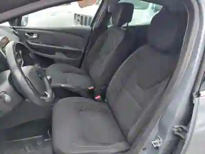 Renault Clio 2019 - 12250 EUR, 138353 km - AUTO.MOTO.pt - 138353km - foto 7 de 13