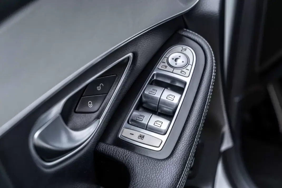 Mercedes-Benz GLC 250 2018 - 33900 EUR, 186200 km - AUTO.MOTO.pt - 186200km - foto 11 de 19