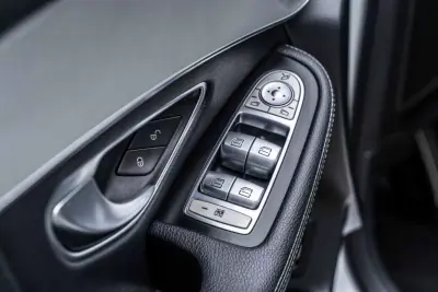 Mercedes-Benz GLC 250 2018 - 33900 EUR, 186200 km - AUTO.MOTO.pt - 186200km - foto 11 de 19