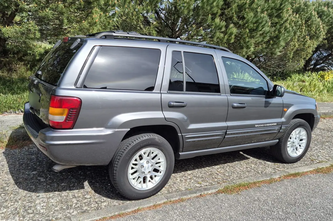 Jeep Grand Cherokee 2003 - 16900 EUR, 170000 km - AUTO.MOTO.pt - 170000km - foto 8 de 9
