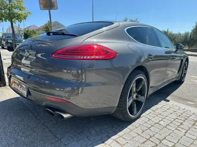 Porsche Panamera 2015 - 39900 EUR, 124815 km - AUTO.MOTO.pt - 124815km - foto 9 de 41
