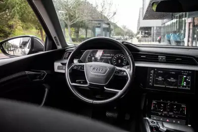 Audi Q8 e-Tron Sportback 2023 - 49900 EUR, 34353 km - AUTO.MOTO.pt - 34353km - foto 33 de 44