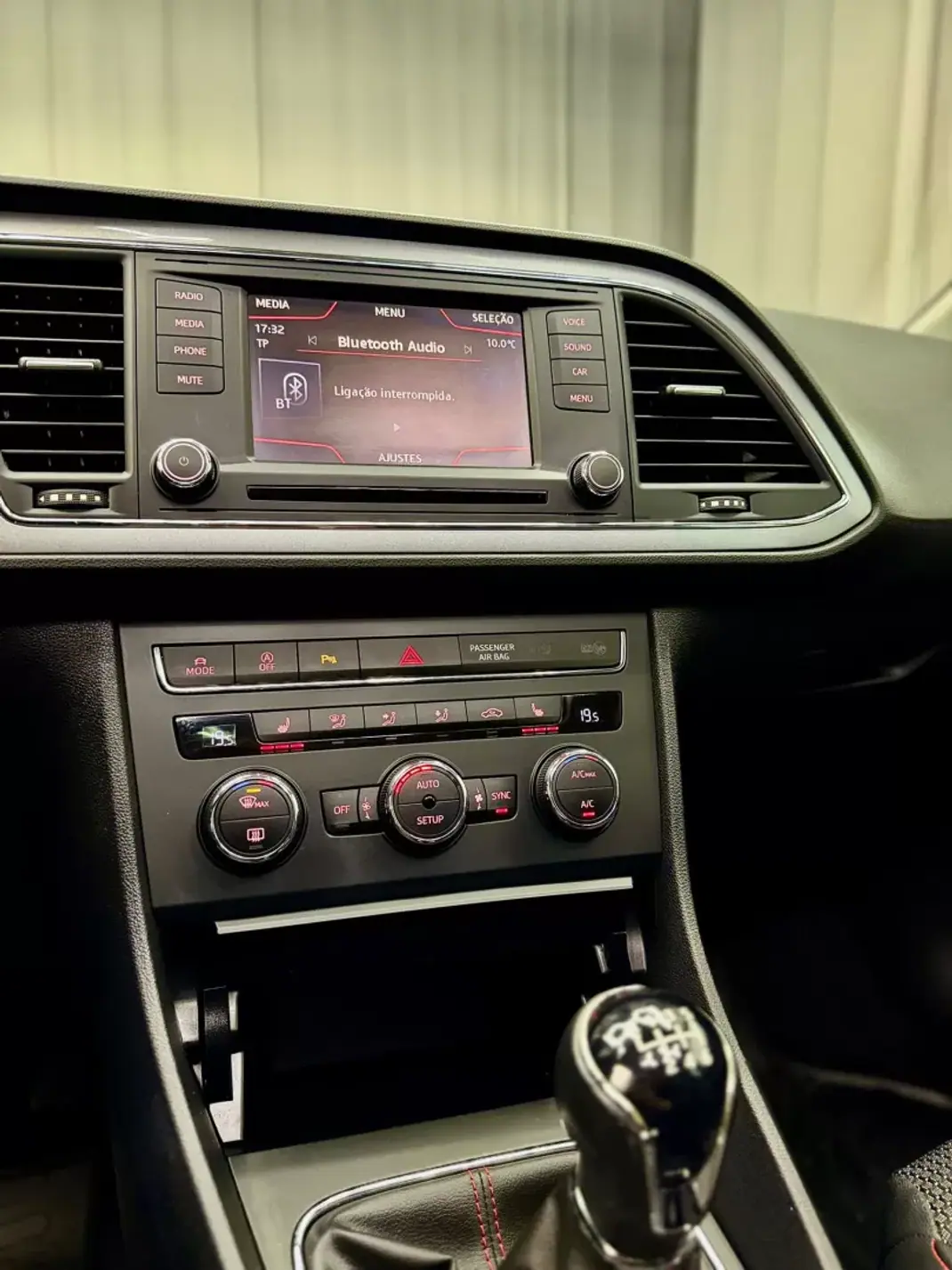 SEAT Leon 2014 - 17500 EUR, 140000 km - AUTO.MOTO.pt - 140000km - foto 13 de 21