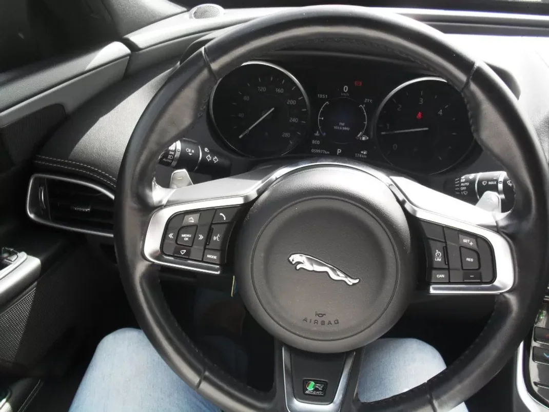 Jaguar XE 2017 - 25950 EUR, 59977 km - 59977km - foto 23 de 35