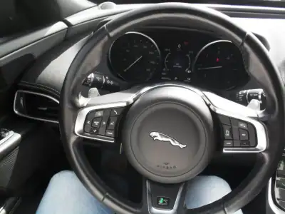 Jaguar XE 2017 - 25950 EUR, 59977 km - AUTO.MOTO.pt - 59977km - foto 23 de 35
