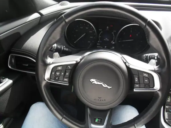 Jaguar XE 2017 - 25950 EUR, 59977 km - AUTO.MOTO.pt - 59977km - foto 23 de 35