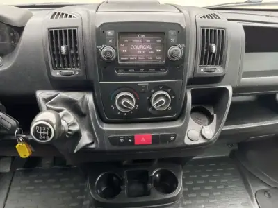 Peugeot Boxer 2.0BlueHDi L2H2 Premium 2019 - 18990 EUR, 232250 km - AUTO.MOTO.pt - 232250km - foto 13 de 17