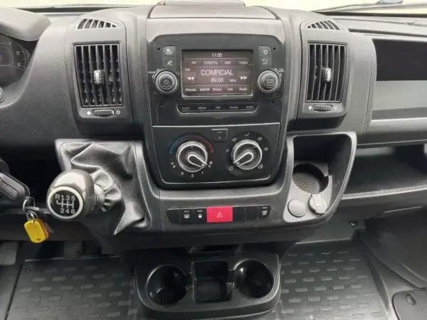 Peugeot Boxer 2.0BlueHDi L2H2 Premium 2019 - 18990 EUR, 232250 km - AUTO.MOTO.pt - 232250km - foto 13 de 17