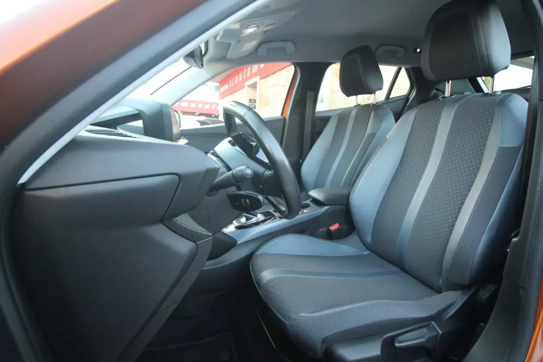 Peugeot e-2008 2020 - 19450 EUR, 54000 km - AUTO.MOTO.pt - 54000km - foto 14 de 41