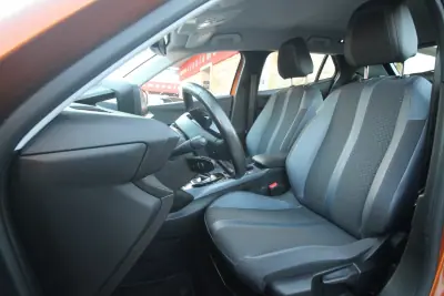 Peugeot e-2008 2020 - 19450 EUR, 54000 km - AUTO.MOTO.pt - 54000km - foto 14 de 41