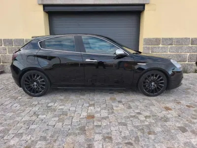 Alfa Romeo Giulietta 2011 - 8490 EUR, 155565 km - AUTO.MOTO.pt - 155565km - foto 4 de 19