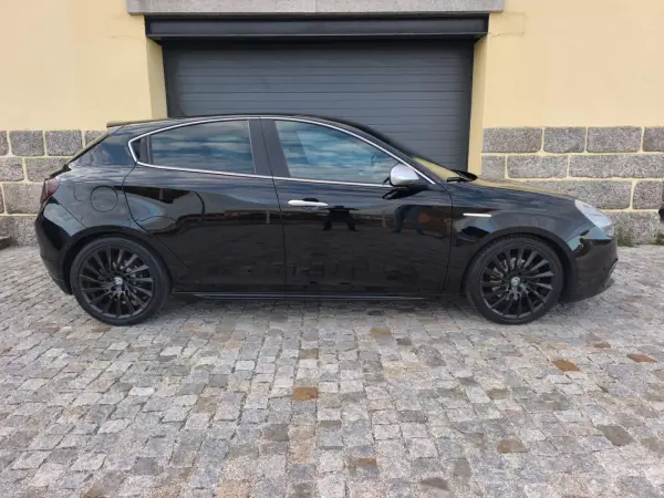 Alfa Romeo Giulietta 2011 - 8490 EUR, 155565 km - AUTO.MOTO.pt - 155565km - foto 4 de 19