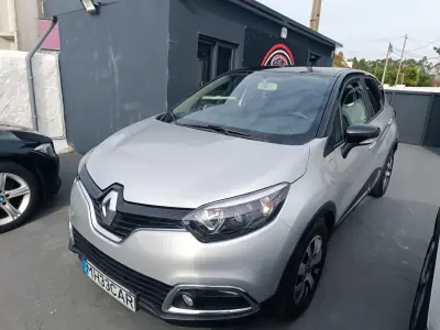 Renault Captur 2016 - 12490 EUR, 138211 km - AUTO.MOTO.pt - 138211km - foto 4 de 30