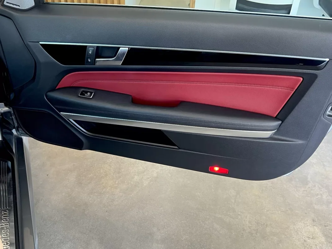 Mercedes-Benz E 220 2015 - 24999 EUR, 161900 km - AUTO.MOTO.pt - 161900km - foto 93 de 135