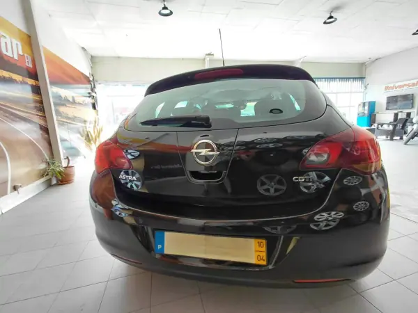 Opel Astra 2010 - 6900 EUR, 212000 km - AUTO.MOTO.pt - 212000km - foto 4 de 20