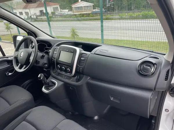 Renault Trafic 2020 - 17450 EUR, 131000 km - AUTO.MOTO.pt - 131000km - foto 21 de 35