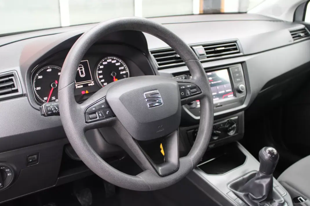 SEAT Ibiza 2019 - 10490 EUR, 194000 km - AUTO.MOTO.pt - 194000km - foto 12 de 16