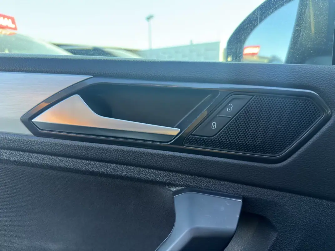 Volkswagen Tiguan 2018 - 18750 EUR, 170392 km - AUTO.MOTO.pt - 170392km - foto 19 de 21