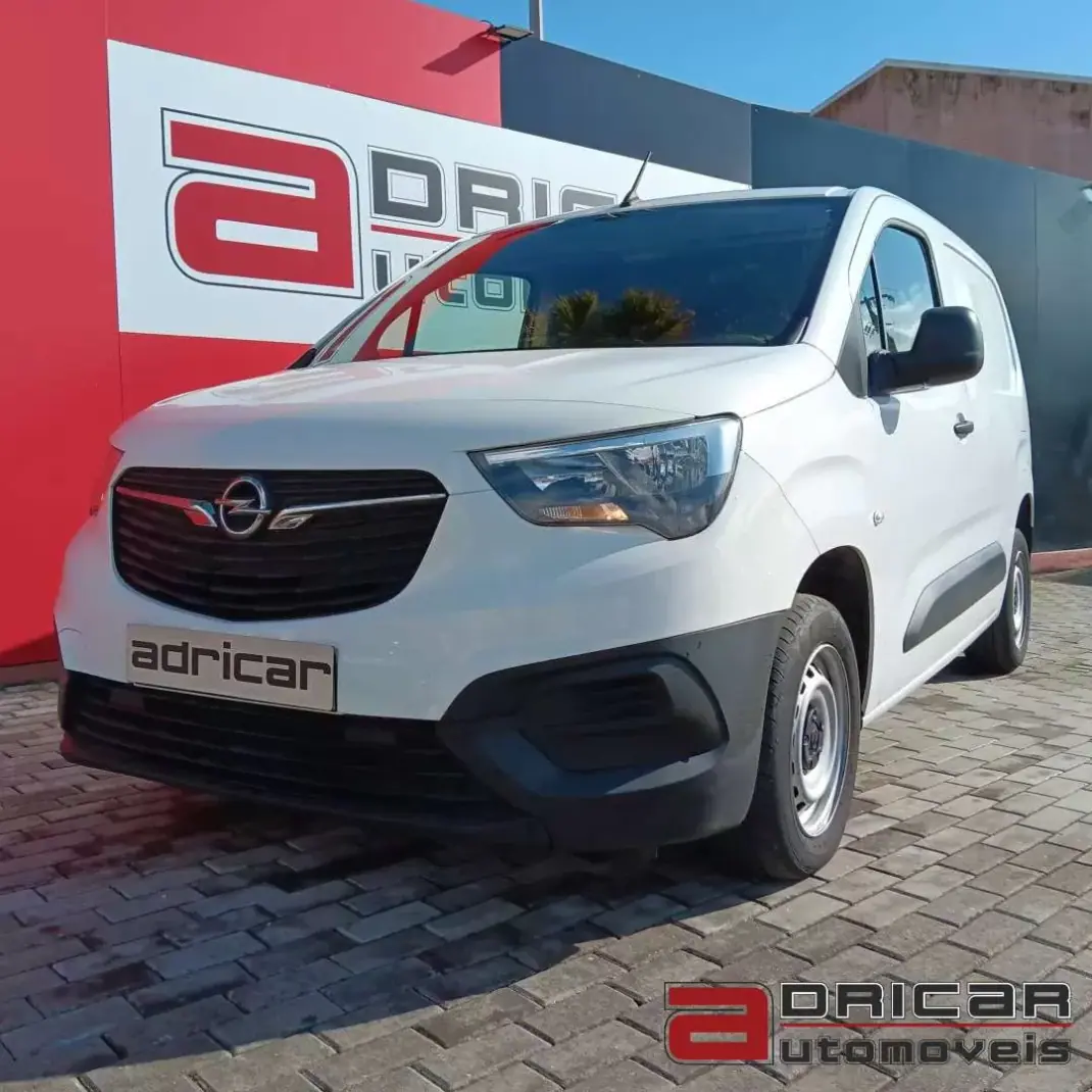 Opel COMBO 2022 - 15900 EUR, 82827 km - AUTO.MOTO.pt - 82827km - foto 1 de 20