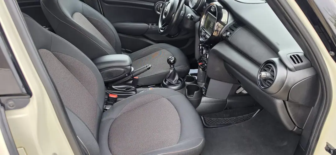 MINI 5 Portas 2018 - 13995 EUR, 77700 km - 77700km - foto 9 de 17