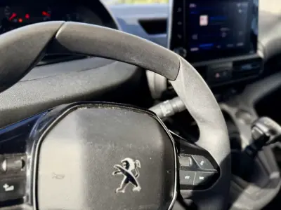 Peugeot Partner 1.5 BlueHdi L1 102Cv | CARPLAY | IVA DEDUTÍVEL 2023 - 14950 EUR, 98000 km - AUTO.MOTO.pt - 98000km - foto 20 de 22