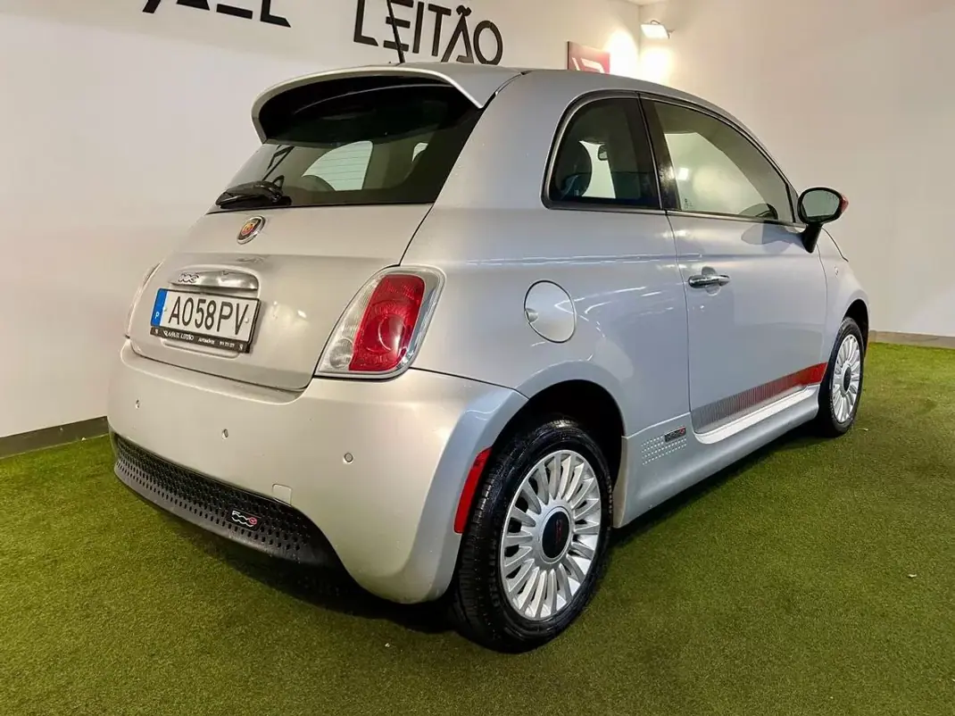 Fiat 500e 2015 - 10750 EUR, 89000 km - AUTO.MOTO.pt - 89000km - foto 7 de 26