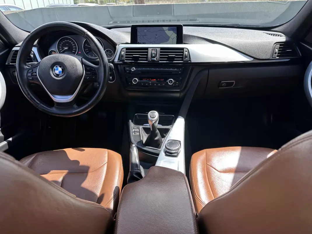 BMW 320 2015 - 14900 EUR, 240000 km - AUTO.MOTO.pt - 240000km - foto 30 de 59