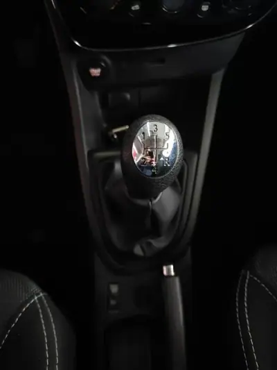Renault Clio 2014 - 8750 EUR, 109100 km - AUTO.MOTO.pt - 109100km - foto 25 de 30