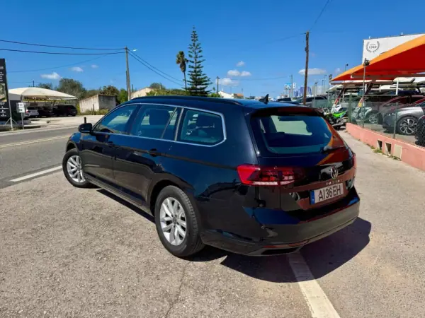 Volkswagen Passat Variant 2021 - 24950 EUR, 123074 km - AUTO.MOTO.pt - 123074km - foto 4 de 10
