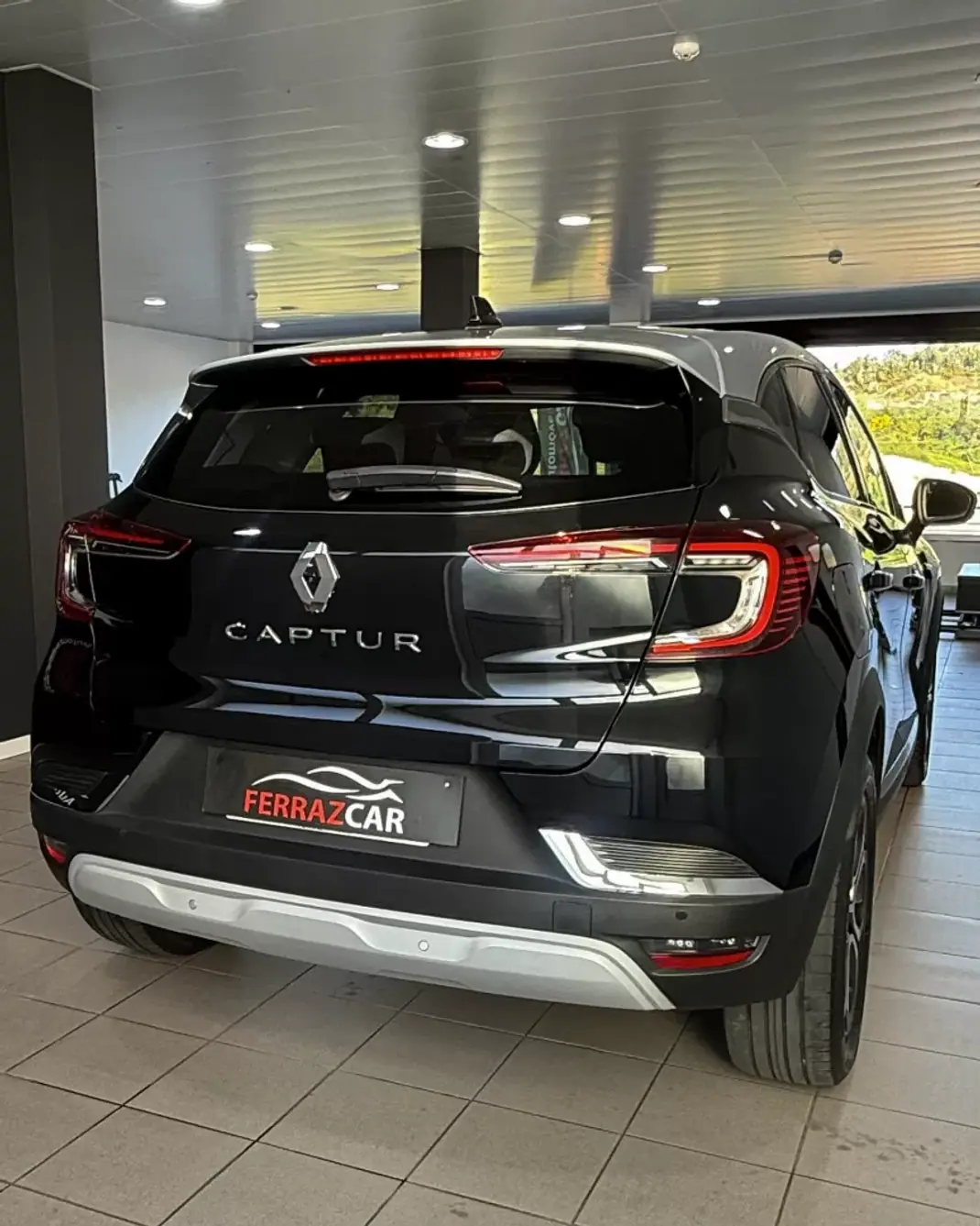 Renault Captur 2022 - 17900 EUR, 90718 km - AUTO.MOTO.pt - 90718km - foto 5 de 49