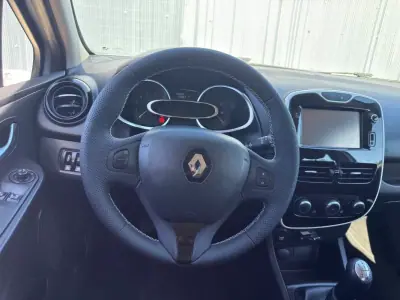 Renault Clio 2015 - 9950 EUR, 155000 km - AUTO.MOTO.pt - 155000km - foto 8 de 24