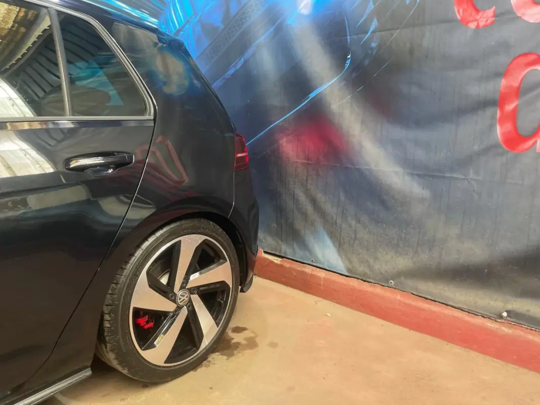Volkswagen Golf 2019 - 30500 EUR, 106000 km - AUTO.MOTO.pt - 106000km - foto 23 de 47