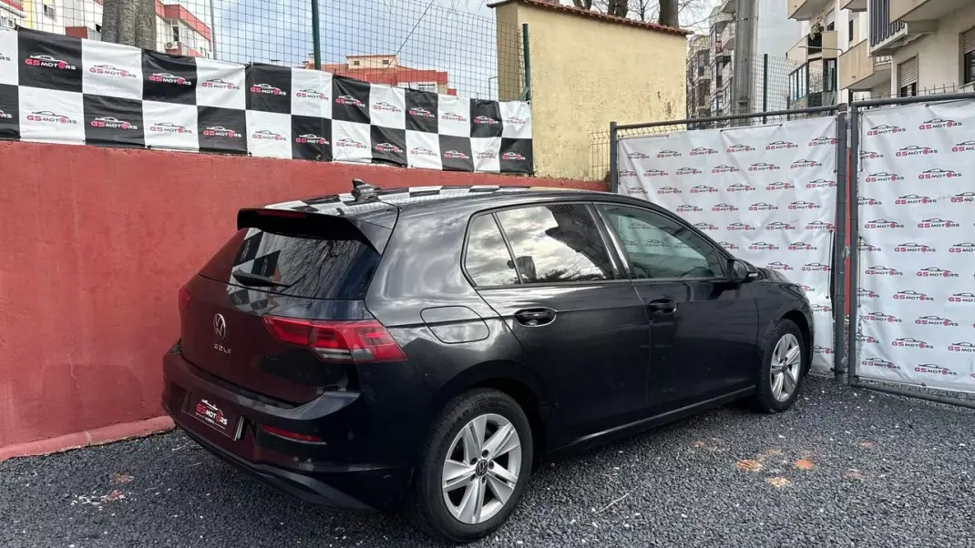 Volkswagen Golf 2022 - 17900 EUR, 94000 km - AUTO.MOTO.pt - 94000km - foto 6 de 12