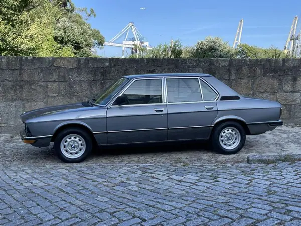 BMW 518 1980 - 9900 EUR, 139000 km - AUTO.MOTO.pt - 139000km - foto 12 de 27