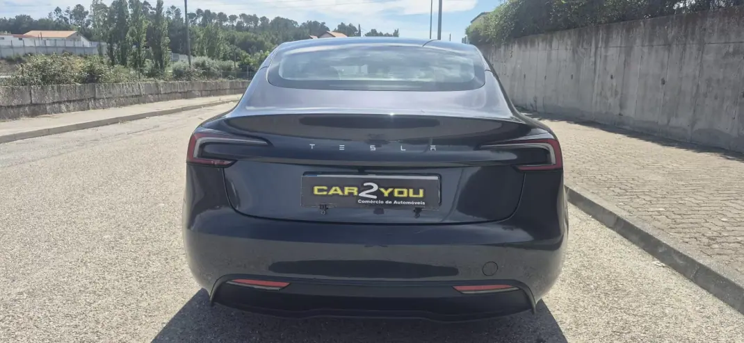 Tesla Model 3 2025 - 39750 EUR, 35000 km - 35000km - foto 20 de 21