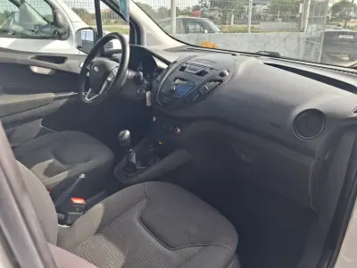 Ford Transit Courier 2019 - 9700 EUR, 214000 km - AUTO.MOTO.pt - 214000km - foto 11 de 15