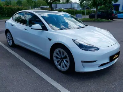 Tesla Model 3 2022 - 29450 EUR, 73183 km - AUTO.MOTO.pt - 73183km - foto 2 de 9