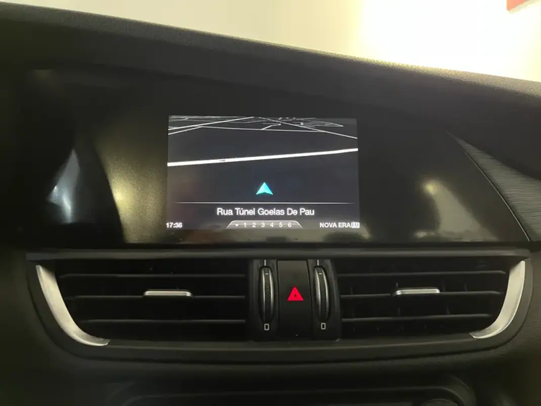 Alfa Romeo Giulia 2016 - 18500 EUR, 153000 km - AUTO.MOTO.pt - 153000km - foto 21 de 35