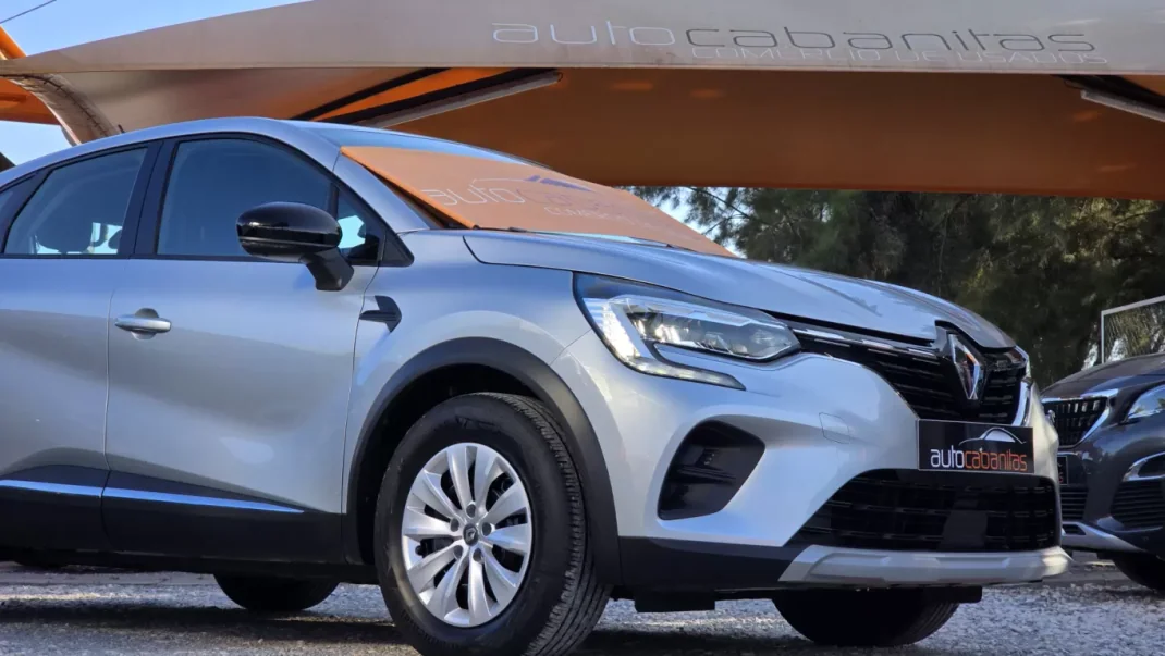 Renault Captur 2020 - 16000 EUR, 75000 km - AUTO.MOTO.pt - 75000km - foto 10 de 21