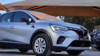 Renault Captur 2020 - 16000 EUR, 75000 km - AUTO.MOTO.pt - 75000km - foto 10 de 21