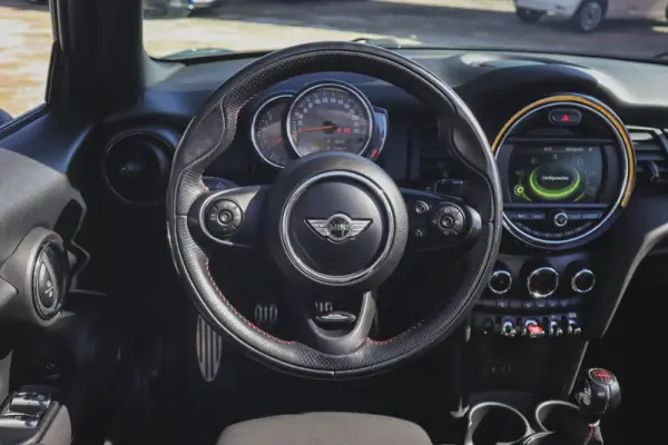 MINI One 2018 - 17880 EUR, 61420 km - AUTO.MOTO.pt - 61420km - foto 11 de 30