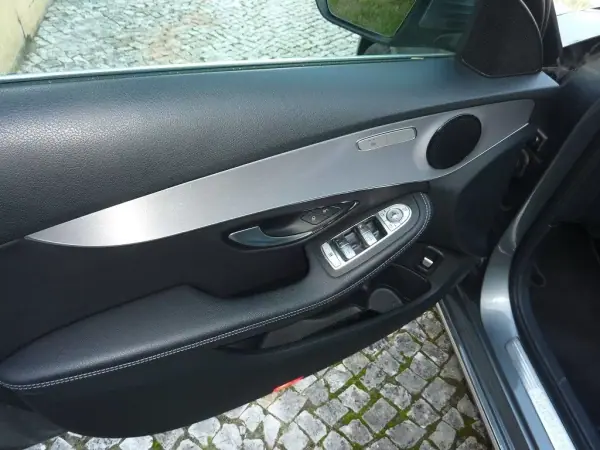 Mercedes-Benz C 300 2020 - 28900 EUR, 90842 km - AUTO.MOTO.pt - 90842km - foto 9 de 27