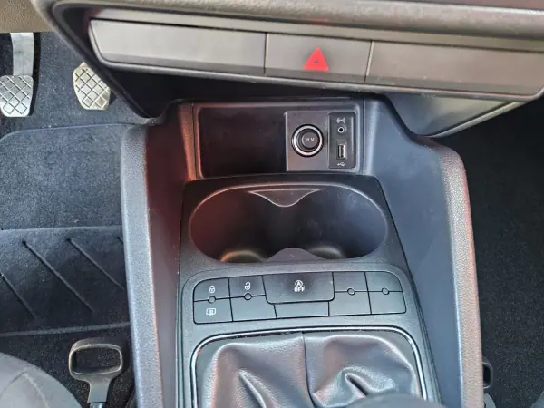 SEAT Ibiza 2016 - 9900 EUR, 122800 km - AUTO.MOTO.pt - 122800km - foto 31 de 40